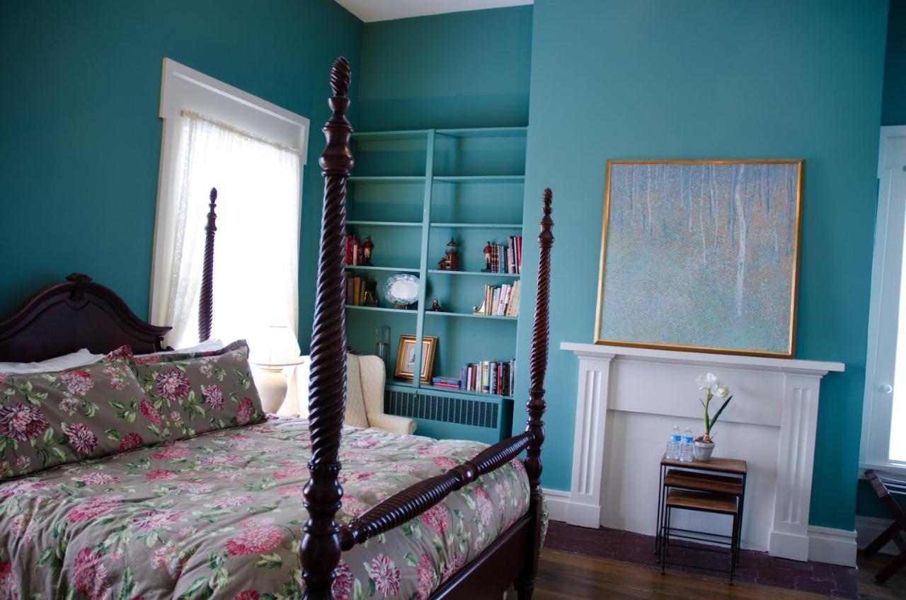 Bourbon Manor Bed & Breakfast Inn est une maison d'hôtes gay friendly à Bardstown dans le Kentucky aux États-Unis