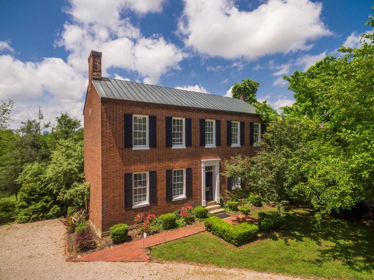 Bourbon Manor Bed & Breakfast Inn est une maison d'hôtes gay friendly à Bardstown dans le Kentucky aux États-Unis