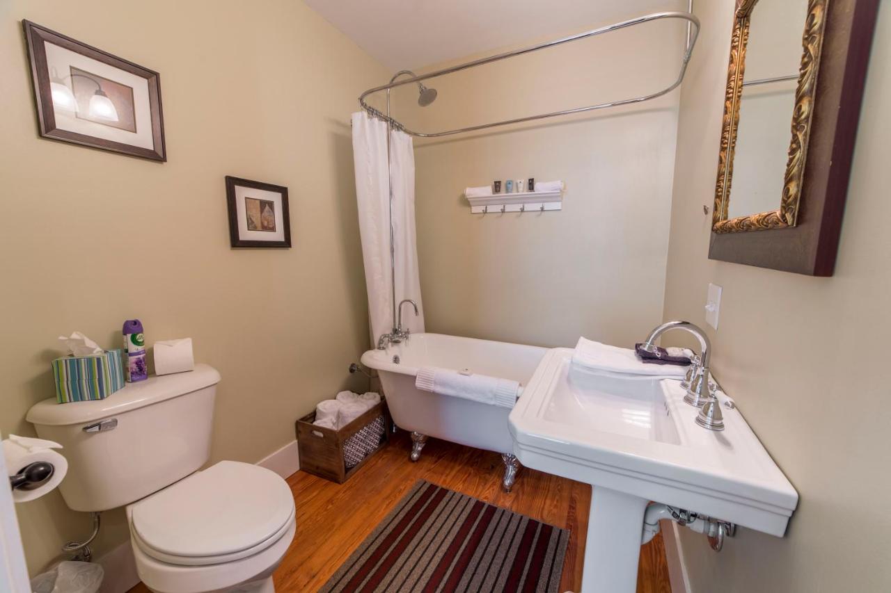 Bourbon Manor Bed & Breakfast Inn est une maison d'hôtes gay friendly à Bardstown dans le Kentucky aux États-Unis