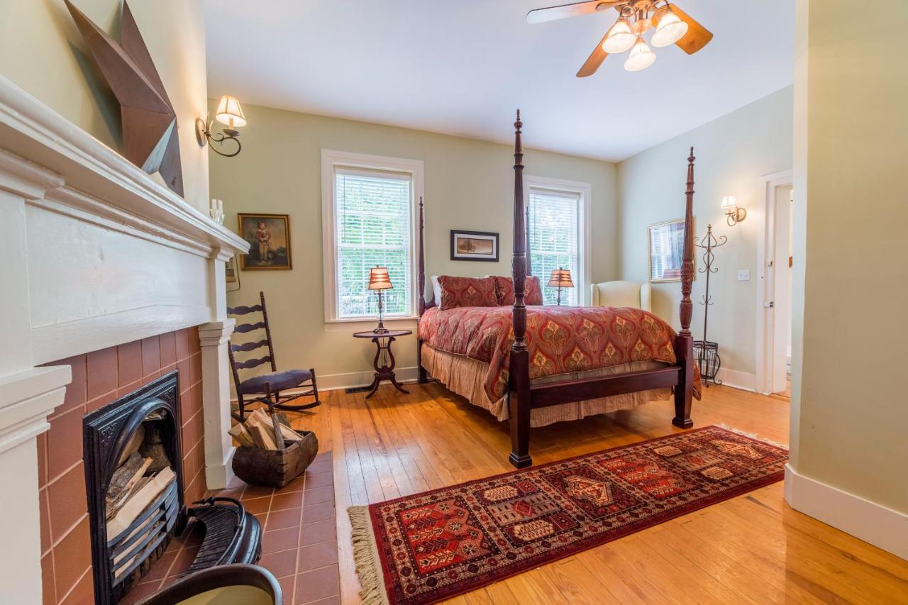 Bourbon Manor Bed & Breakfast Inn est une maison d'hôtes gay friendly à Bardstown dans le Kentucky aux États-Unis