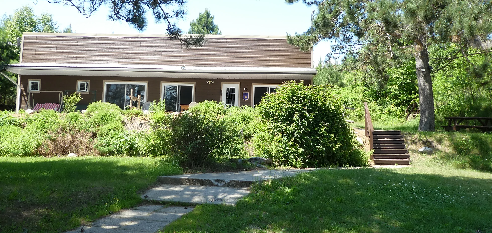 Chalets de l'Aiglon propose un chalet locatif gay friendly à Chute Saint Philippe dans les Laurentides au Québec