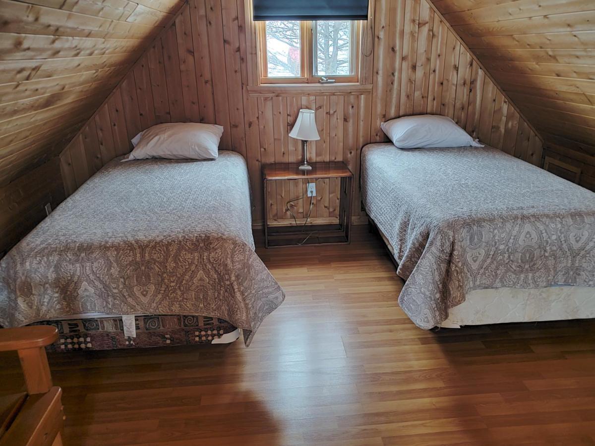 Chalets de l’Anse Ste-Hélène est un chalet gay friendly à Maria en Gaspésie au Québec