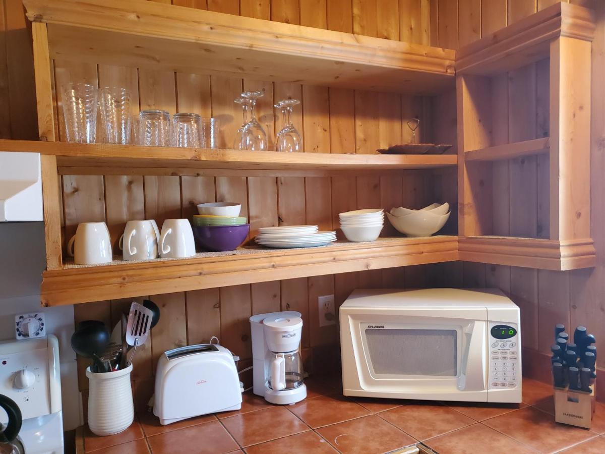 Chalets de l’Anse Ste-Hélène est un chalet gay friendly à Maria en Gaspésie au Québec