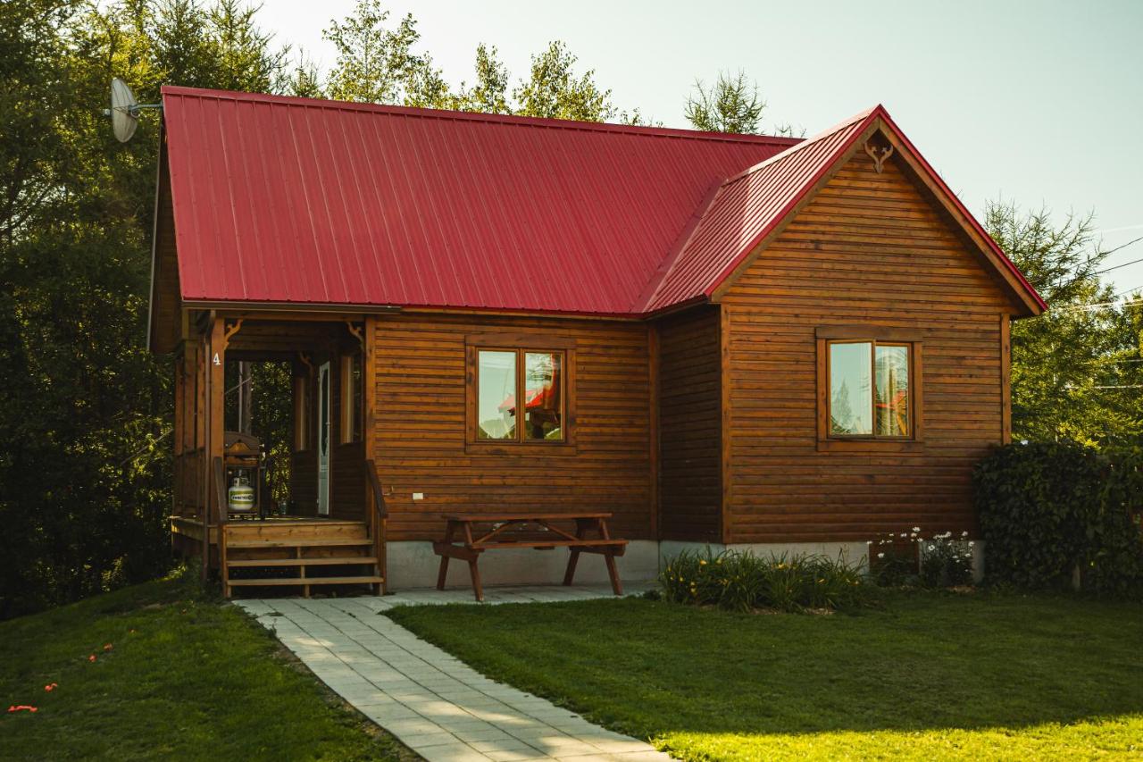 Chalets de l’Anse Ste-Hélène est un chalet gay friendly à Maria en Gaspésie au Québec