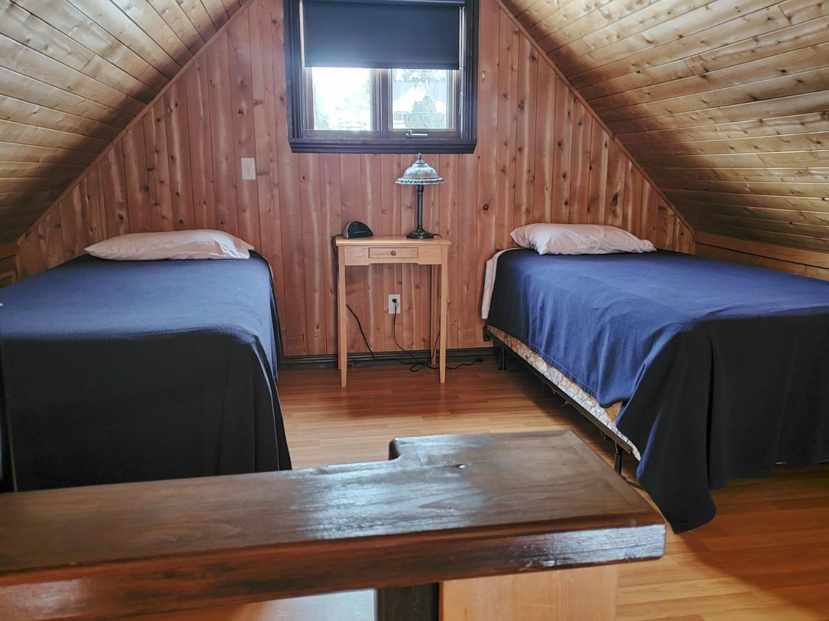 Chalets de l’Anse Ste-Hélène est un chalet gay friendly à Maria en Gaspésie au Québec
