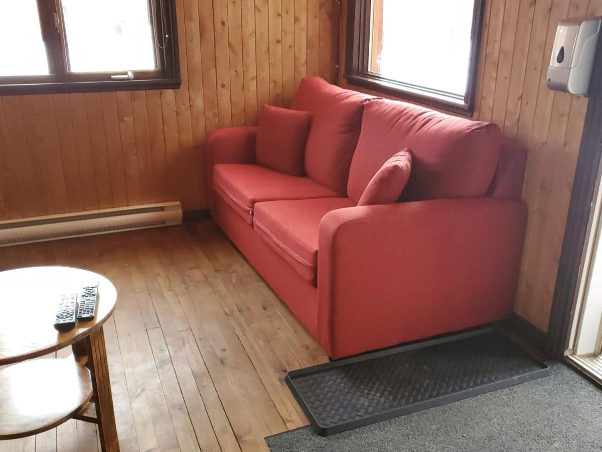 Chalets de l’Anse Ste-Hélène est un chalet gay friendly à Maria en Gaspésie au Québec