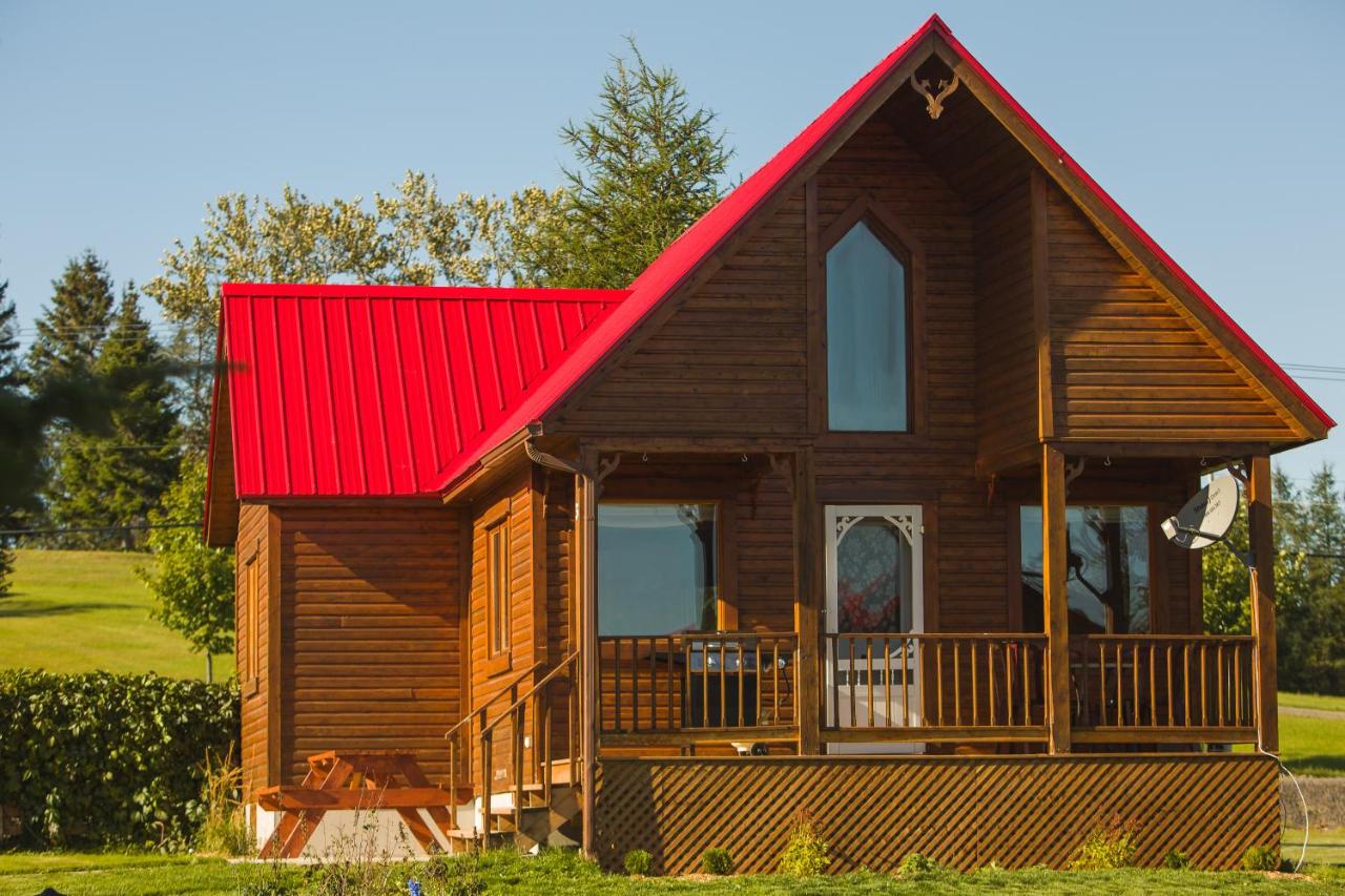 Chalets de l’Anse Ste-Hélène est un chalet gay friendly à Maria en Gaspésie au Québec