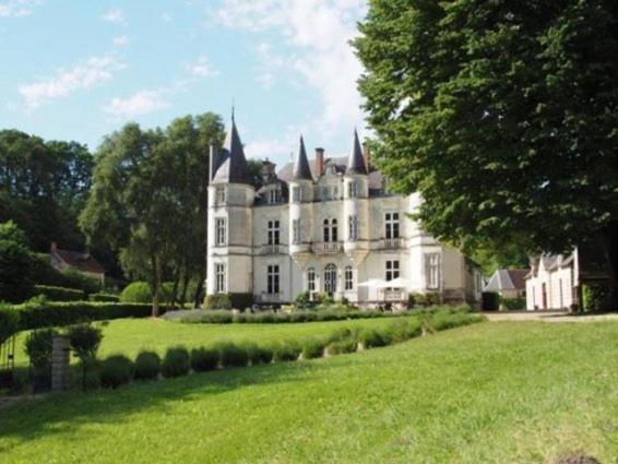 Château de Vallagon Art est un hôtel gay friendly à Bourré en Loir et Cher