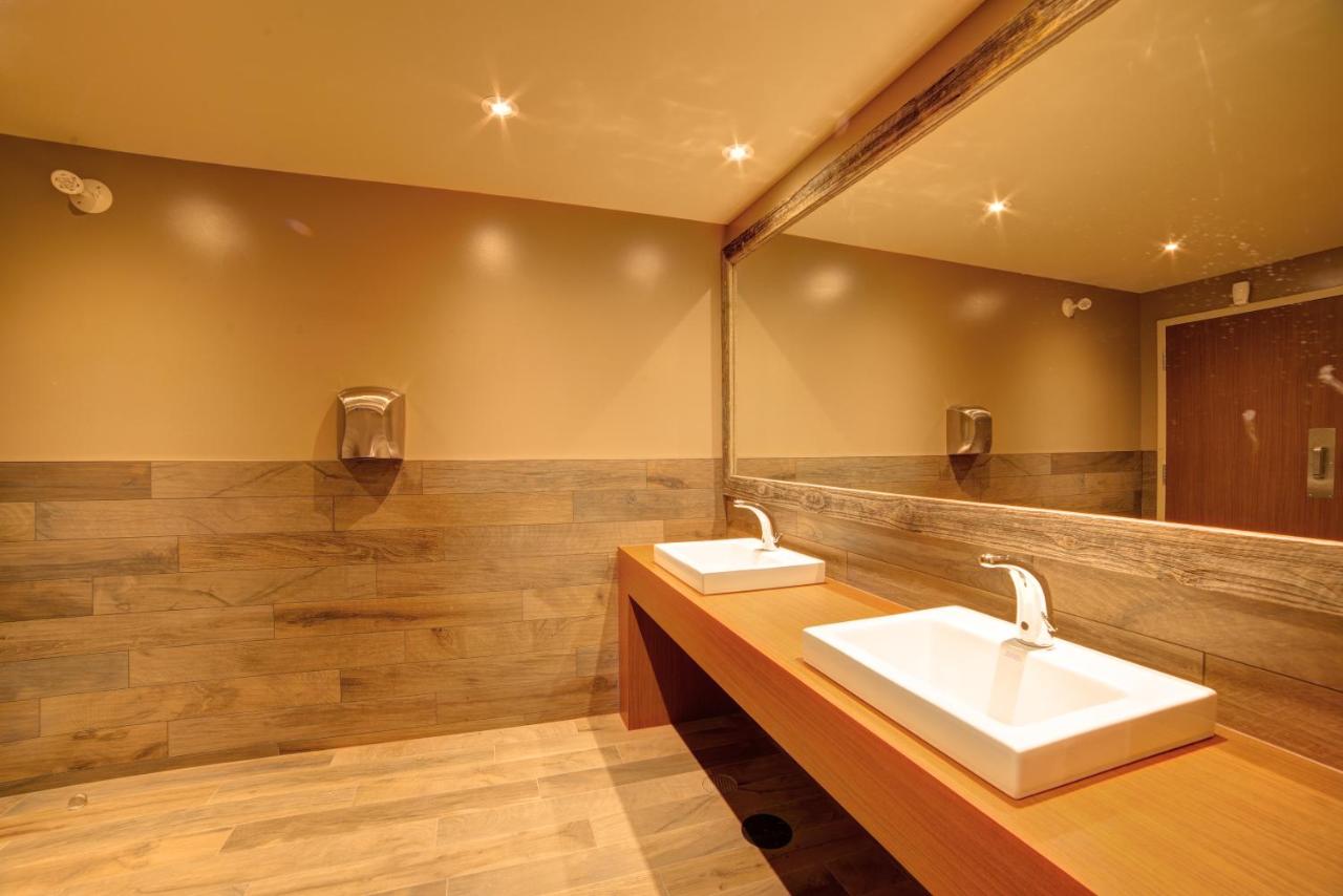 Complexe Dix80 est un hôtel gay friendly à Mont Laurier dans les Laurentides au Québec