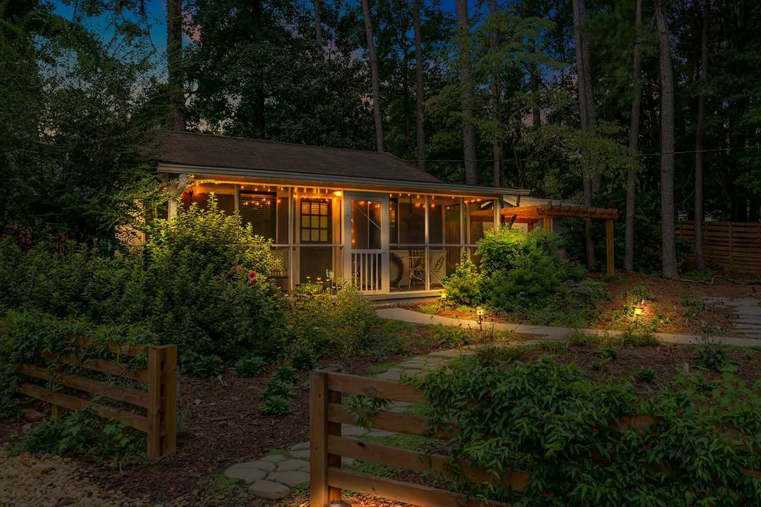 Decatur Alpaca Cottage est une maison d'hôtes gay friendly à Decatur en Géorgie aux États-Unis
