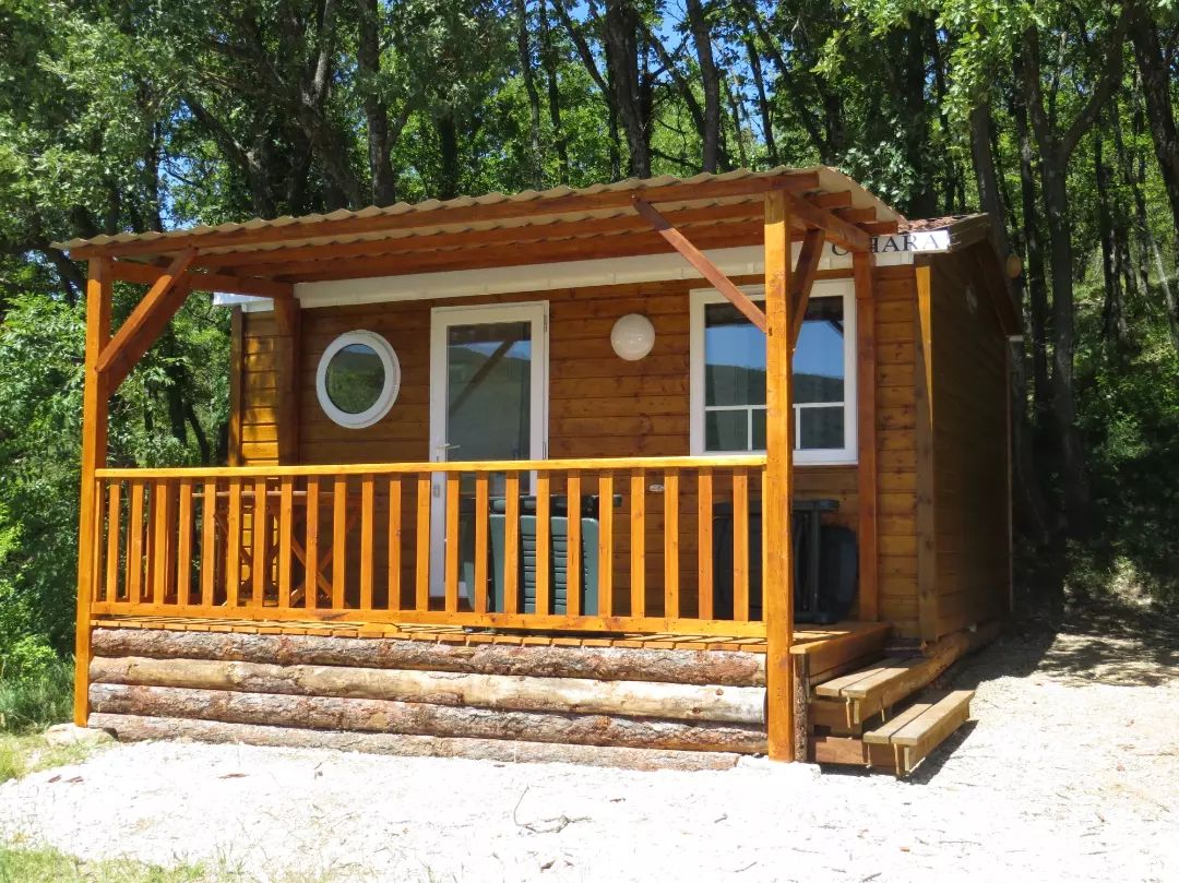 Domaine Les Lauzons est un camping naturiste gay friendly à Limans près de Forcalquier