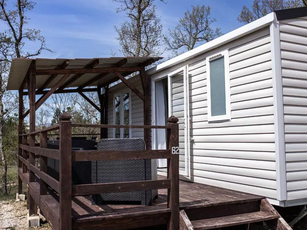 Domaine Les Lauzons est un camping naturiste gay friendly à Limans près de Forcalquier