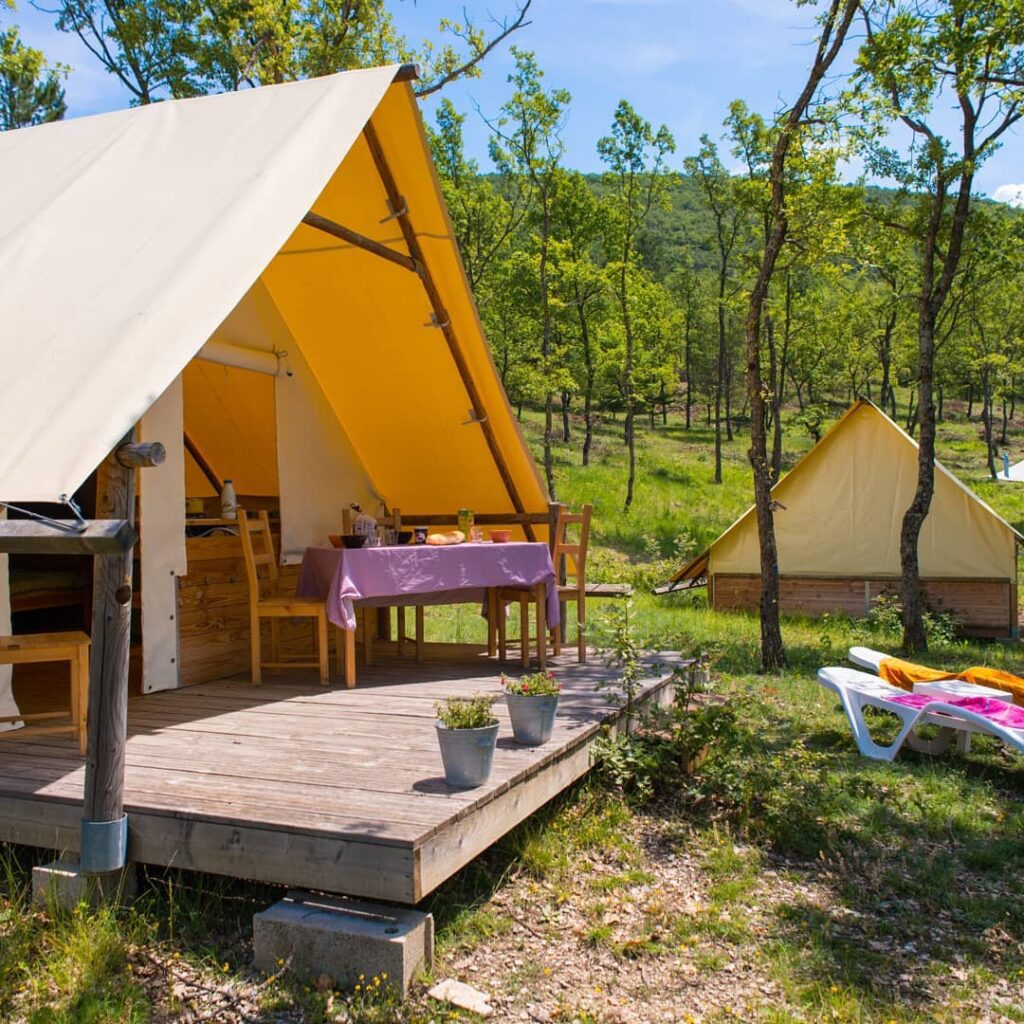 Domaine Les Lauzons est un camping naturiste gay friendly à Limans près de Forcalquier