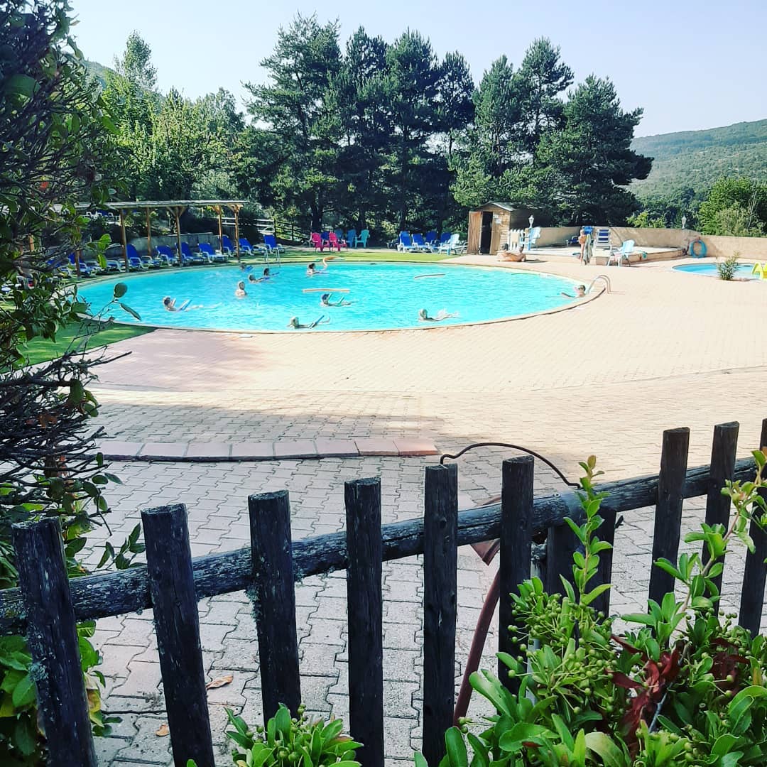 Domaine Les Lauzons est un camping naturiste gay friendly à Limans près de Forcalquier