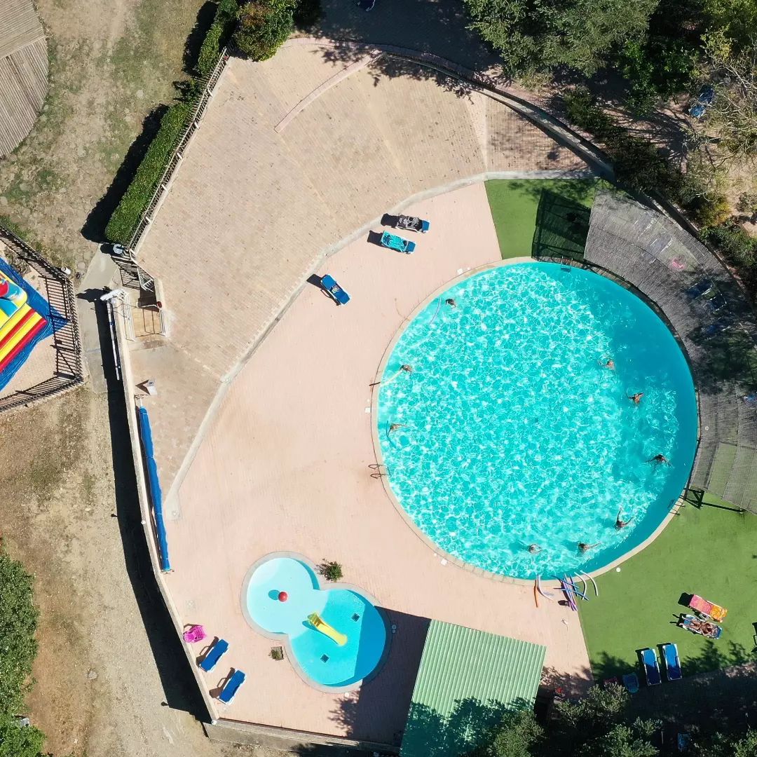 Domaine Les Lauzons est un camping naturiste gay friendly à Limans près de Forcalquier