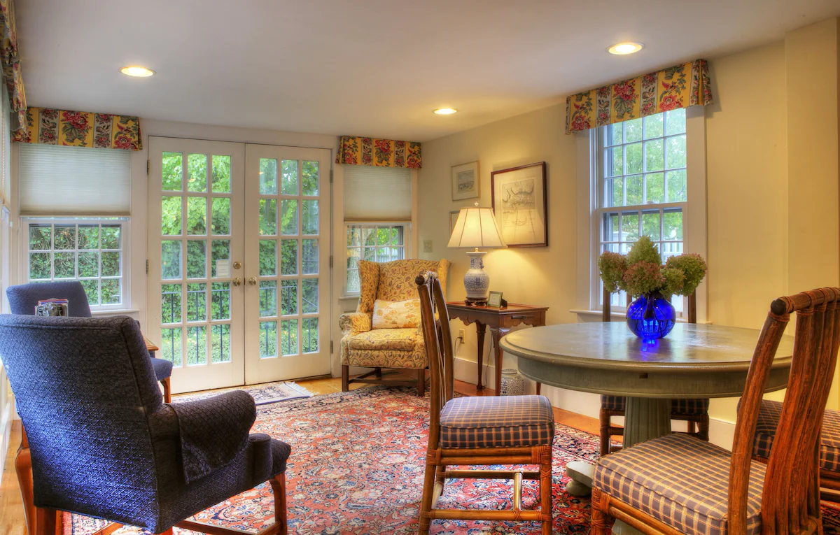 Francis Malbone House est une maison d'hôtes gay friendly à Newport dans le Michigan aux États-Unis