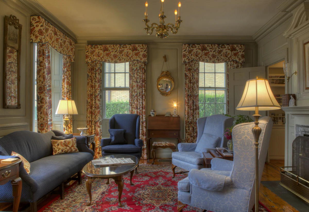 Francis Malbone House est une maison d'hôtes gay friendly à Newport dans le Michigan aux États-Unis