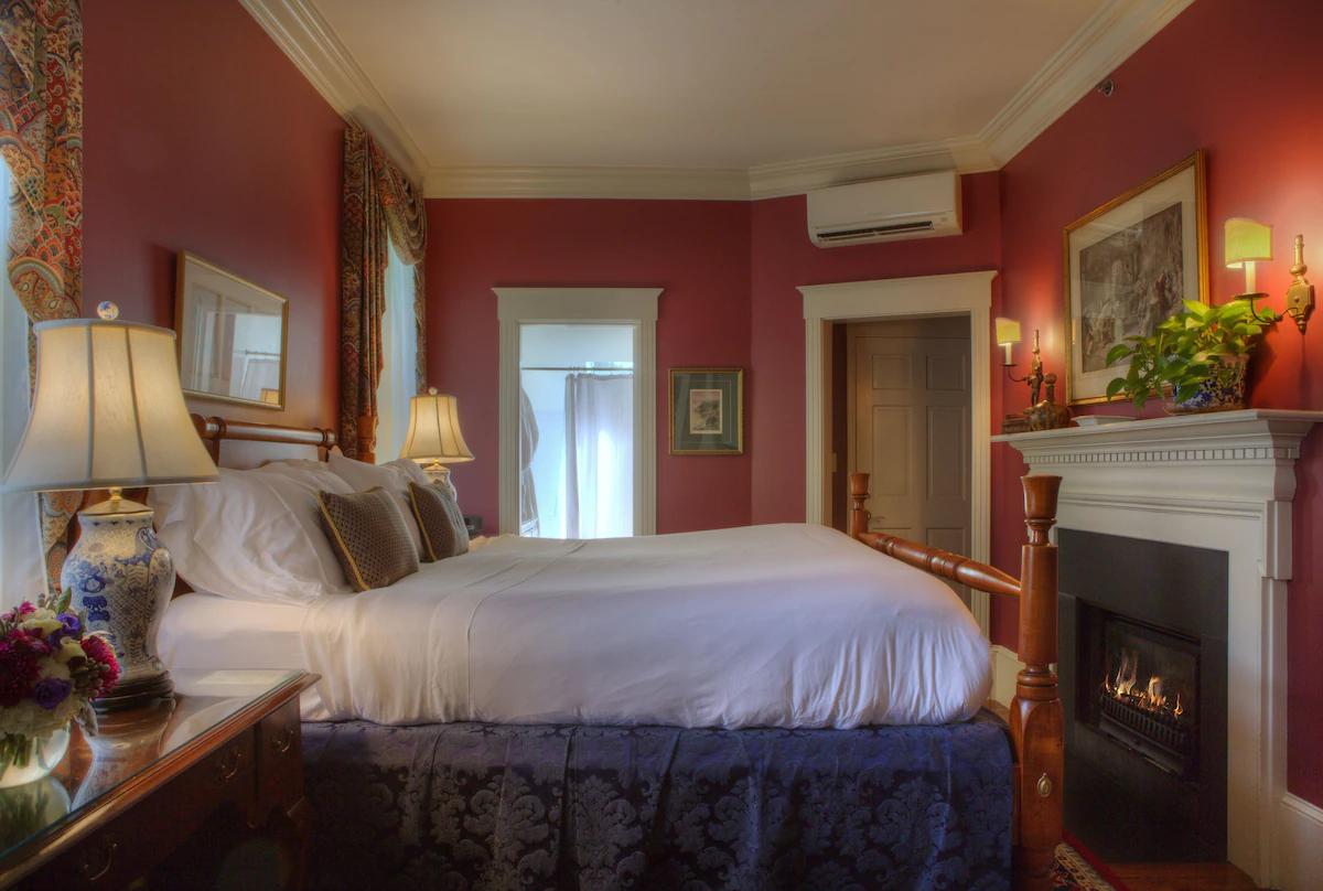 Francis Malbone House est une maison d'hôtes gay friendly à Newport dans le Michigan aux États-Unis