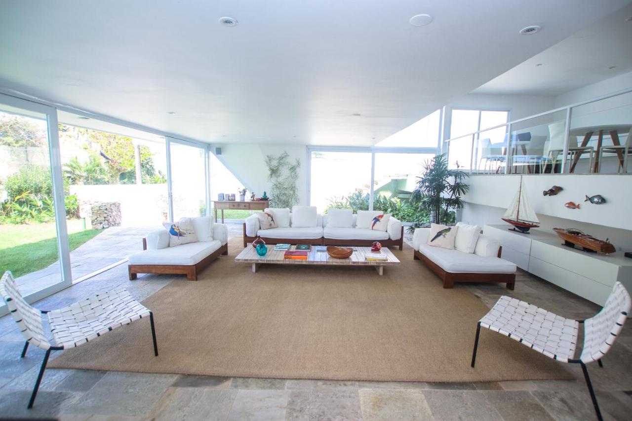 Guest House Guarujá est une maison d'hôtes gay friendly à Guarujá proche de Pernambuco Beach au sud de Sao Paulo au Brésil