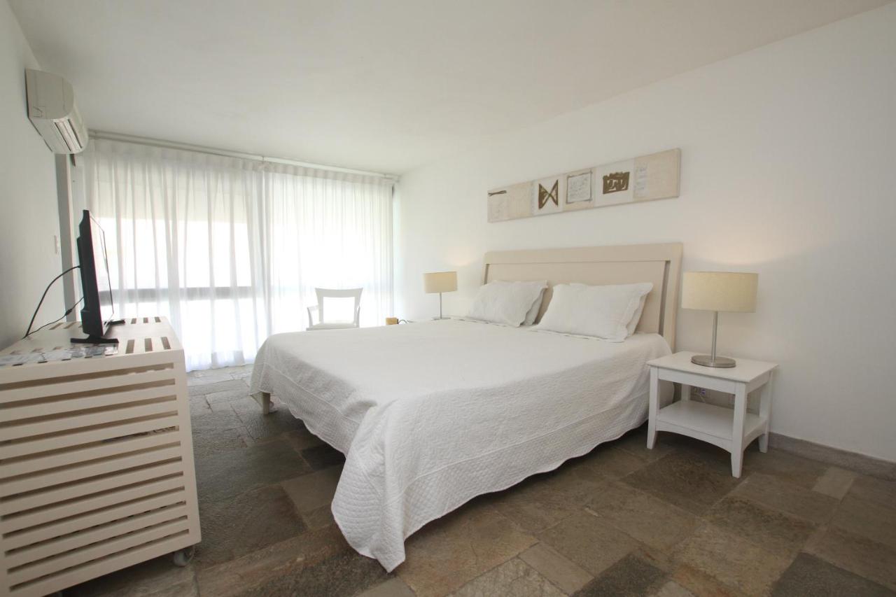 Guest House Guarujá est une maison d'hôtes gay friendly à Guarujá proche de Pernambuco Beach au sud de Sao Paulo au Brésil