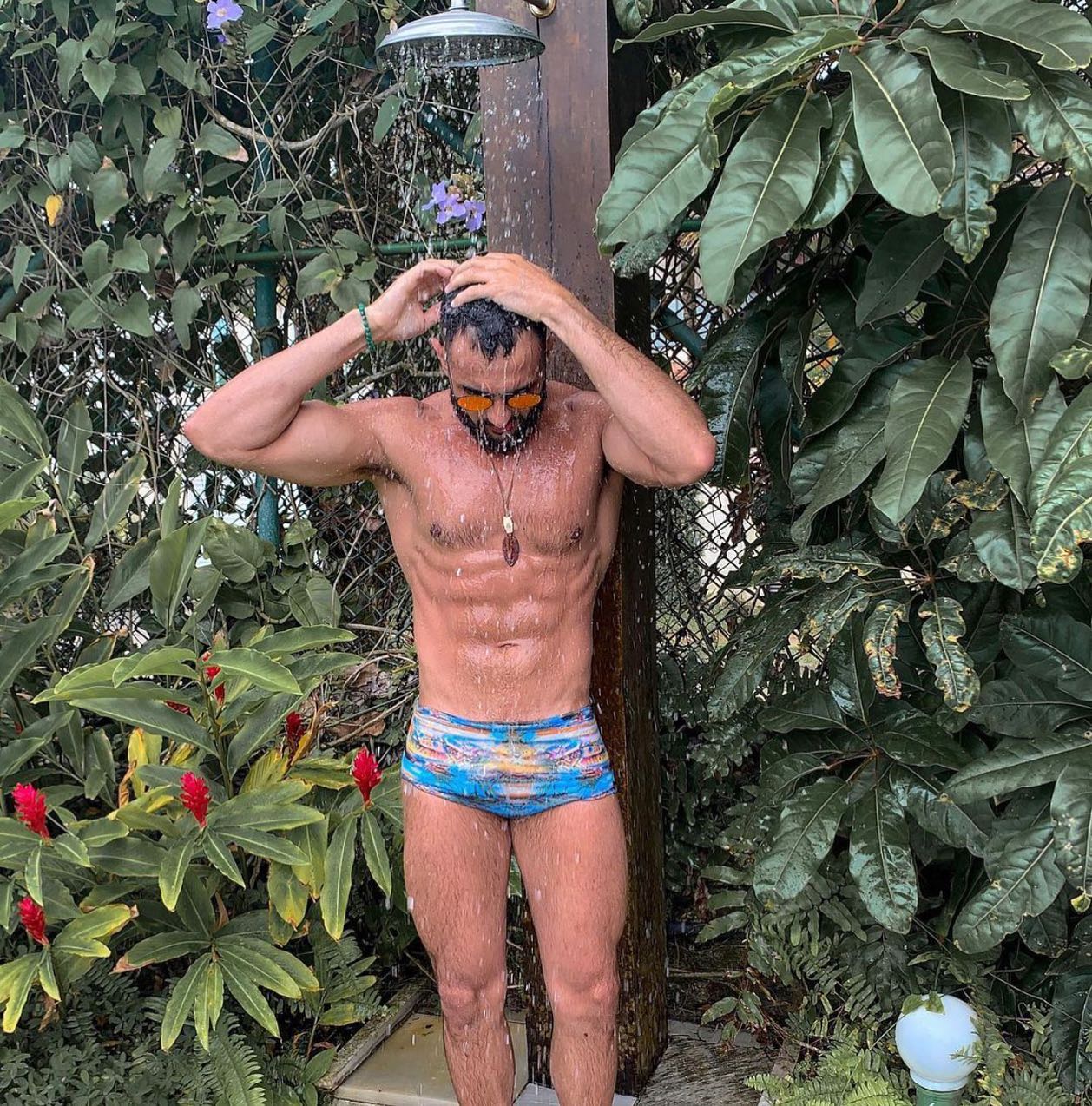 Guest House Guarujá est une maison d'hôtes gay friendly à Guarujá proche de Pernambuco Beach au sud de Sao Paulo au Brésil