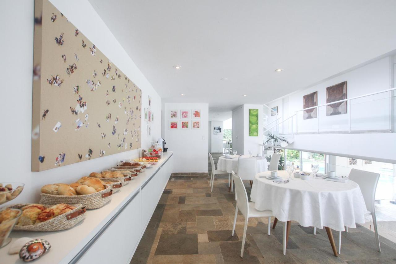 Guest House Guarujá est une maison d'hôtes gay friendly à Guarujá proche de Pernambuco Beach au sud de Sao Paulo au Brésil