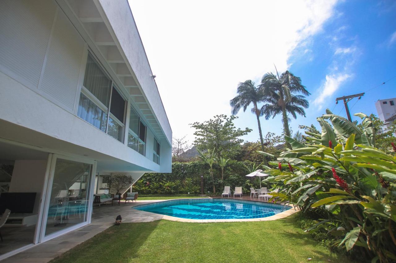 Guest House Guarujá est une maison d'hôtes gay friendly à Guarujá proche de Pernambuco Beach au sud de Sao Paulo au Brésil