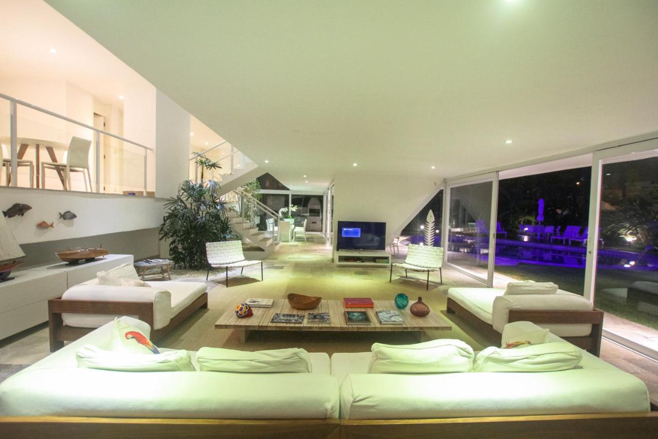 Guest House Guarujá est une maison d'hôtes gay friendly à Guarujá proche de Pernambuco Beach au sud de Sao Paulo au Brésil