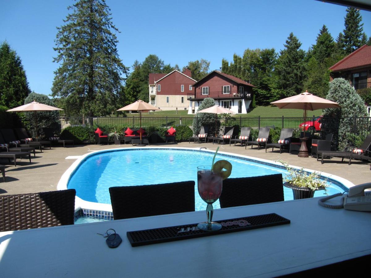 Hôtel Complexe le 60 est un hôtel gay friendly à Piedmont dans les Laurentides au Québec