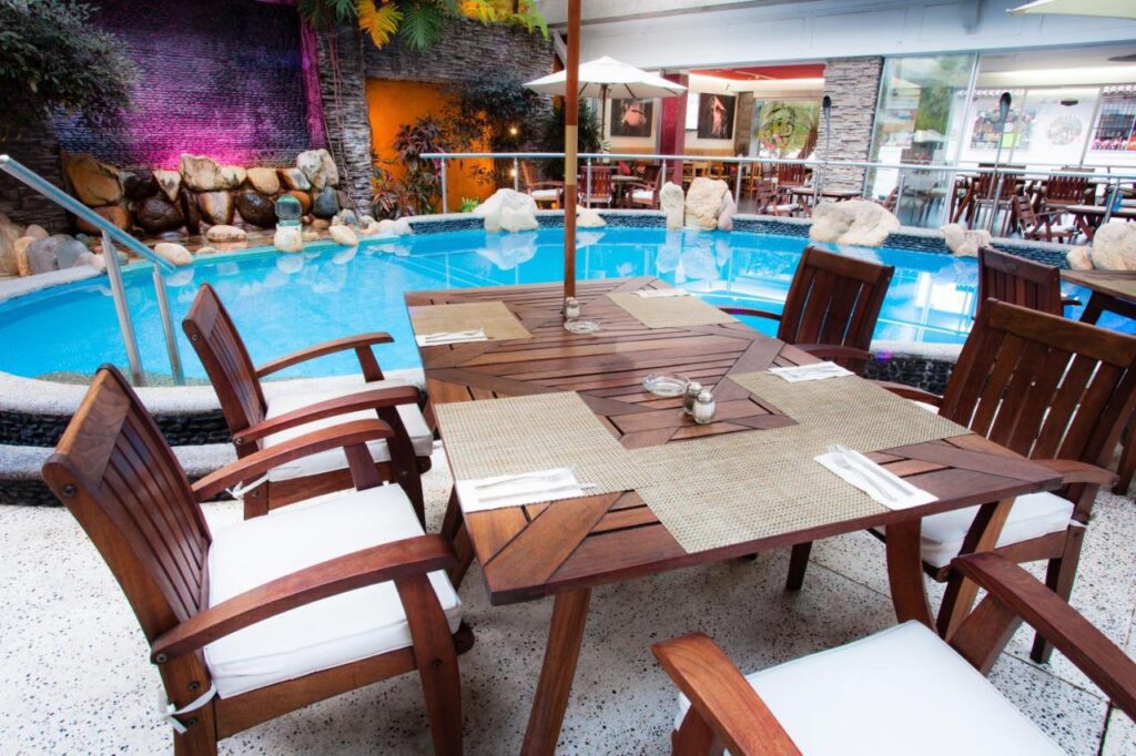 Hotel Rio Malecon est un hôtel gay friendly à Puerto Vallarta au coeur de la Zona Romantique au Mexique