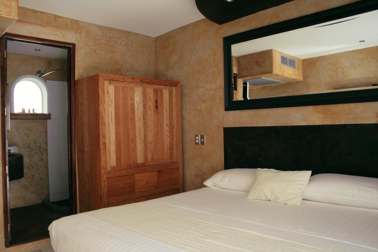 Hotel Rio Malecon est un hôtel gay friendly à Puerto Vallarta au coeur de la Zona Romantique au Mexique