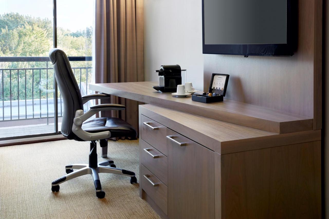 Hôtel Rive Gauche est un hôtel gay friendly à Beloeil en Montérégie au Québec