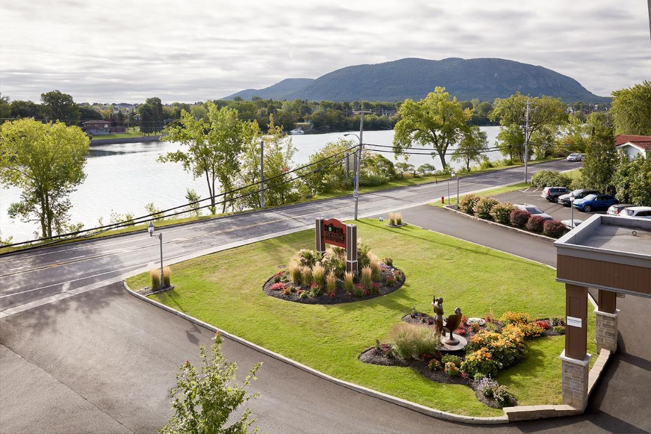 Hôtel Rive Gauche est un hôtel gay friendly à Beloeil en Montérégie au Québec