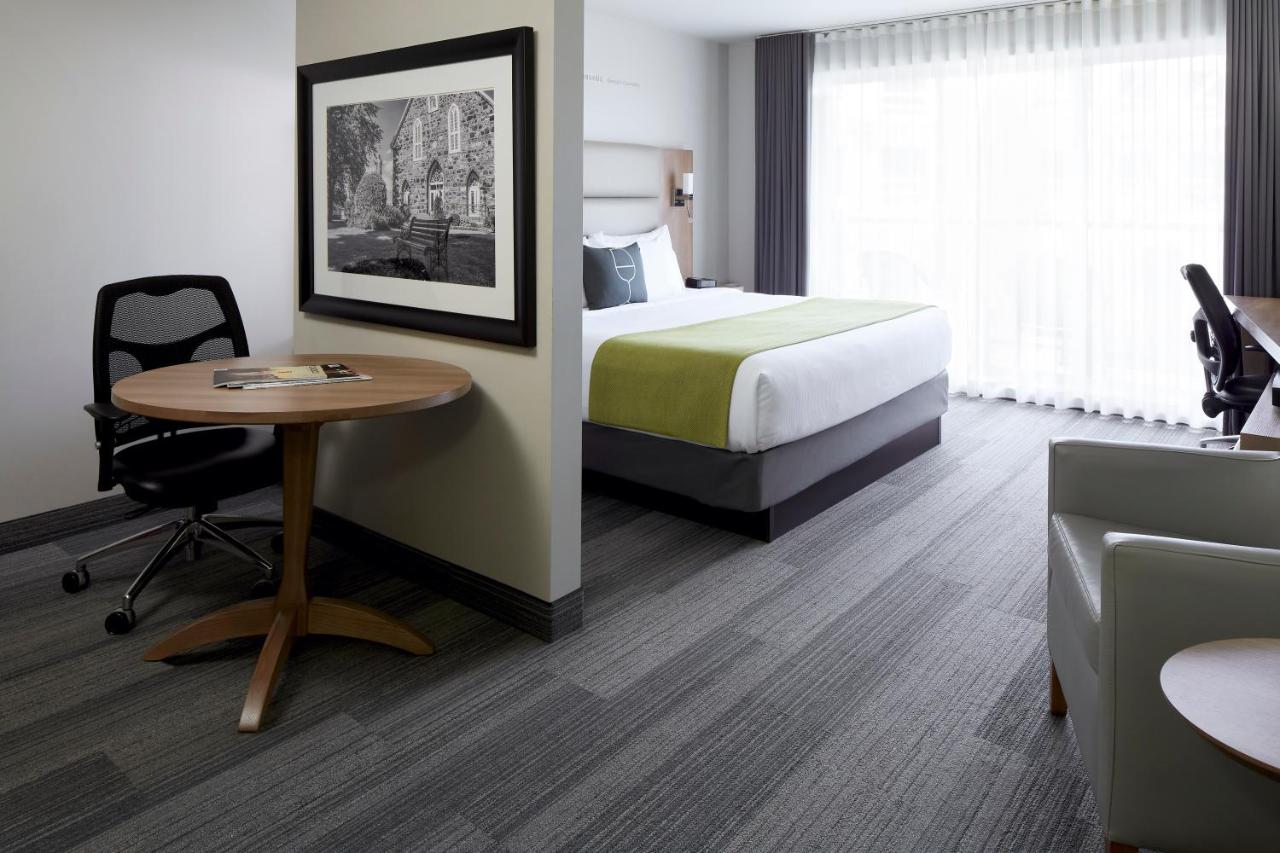 Hôtel Rive Gauche est un hôtel gay friendly à Beloeil en Montérégie au Québec