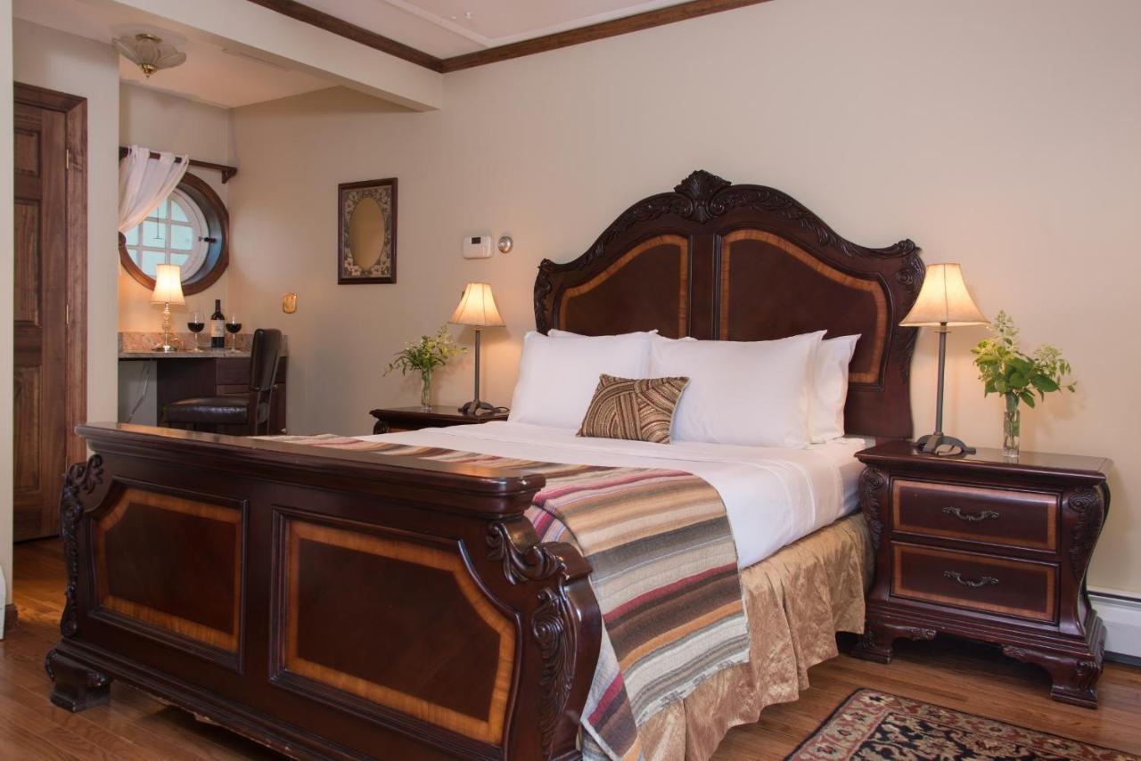 Inn on Putney Road Bed and Breakfast est une maison d'hôtes gay friendly à Brattleboro dans le Vermont aux États-Unis