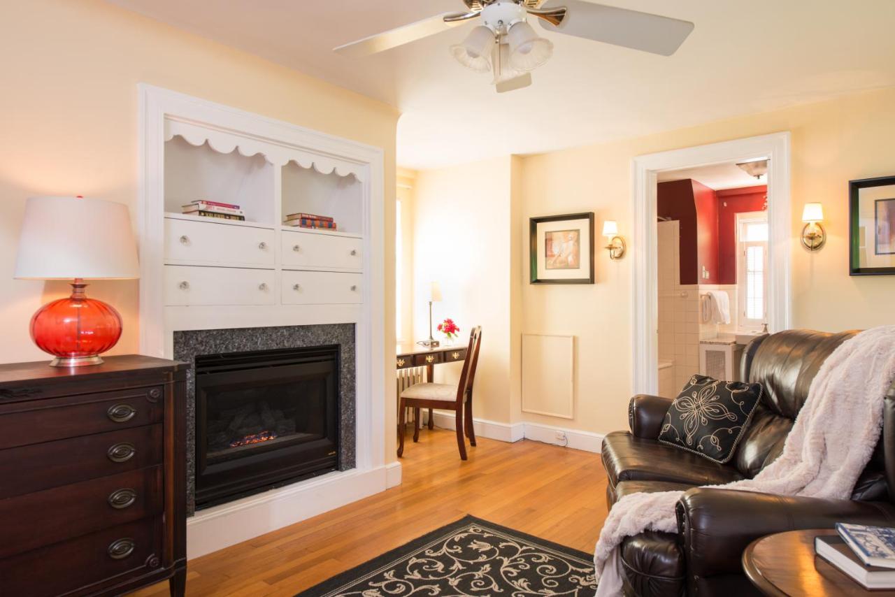 Inn on Putney Road Bed and Breakfast est une maison d'hôtes gay friendly à Brattleboro dans le Vermont aux États-Unis