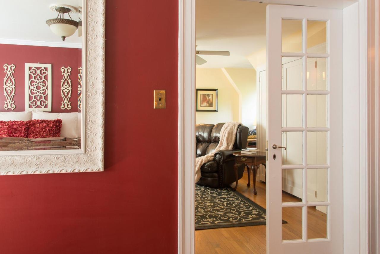 Inn on Putney Road Bed and Breakfast est une maison d'hôtes gay friendly à Brattleboro dans le Vermont aux États-Unis