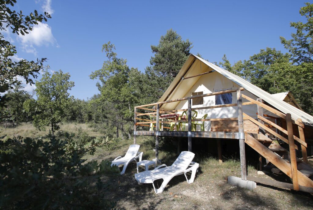Le camping naturiste Les Lauzons situé dans le PACA pour gay séjour