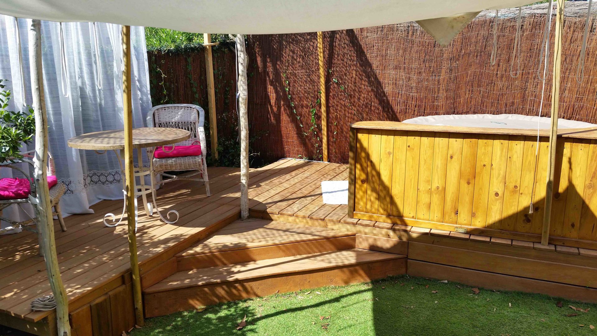 Les Nuitées d'Antan est un camping avec tente insolite gay friendly à La Ciotat dans les Bouches du Rhône