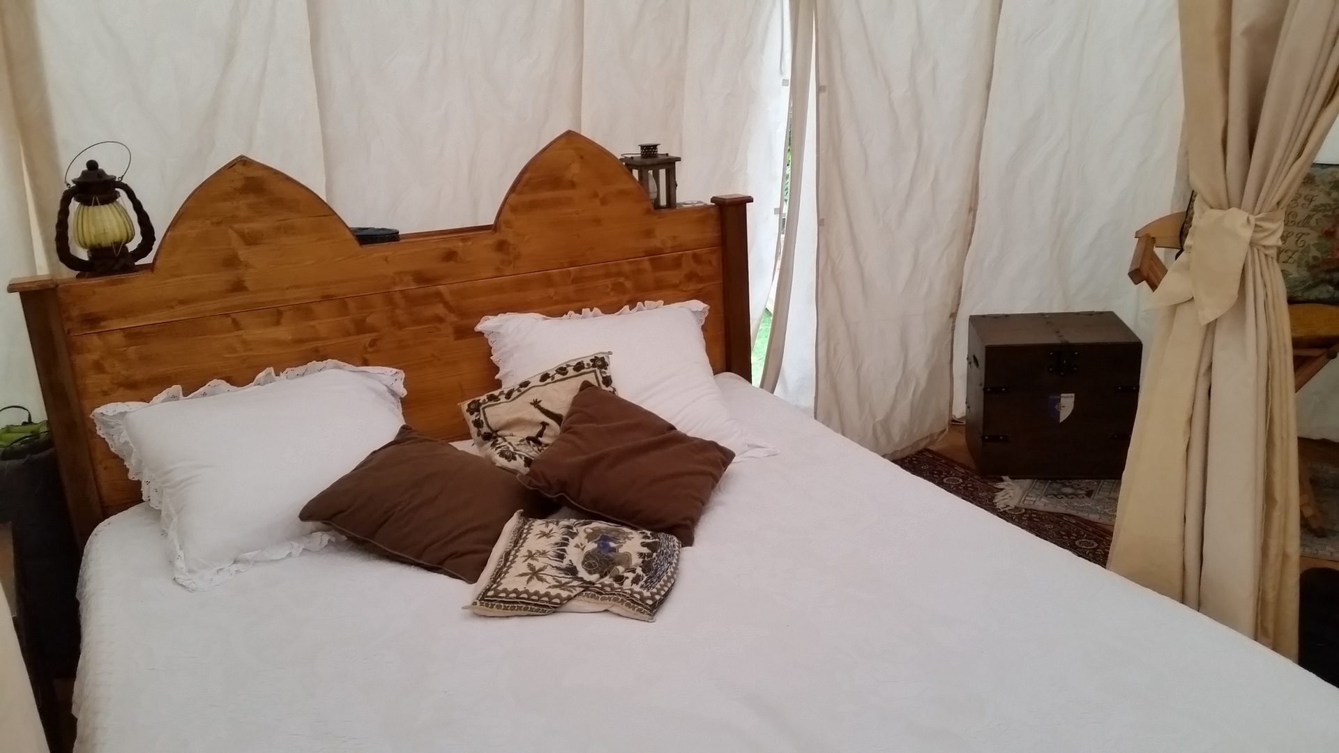 Les Nuitées d'Antan est un camping avec tente insolite gay friendly à La Ciotat dans les Bouches du Rhône