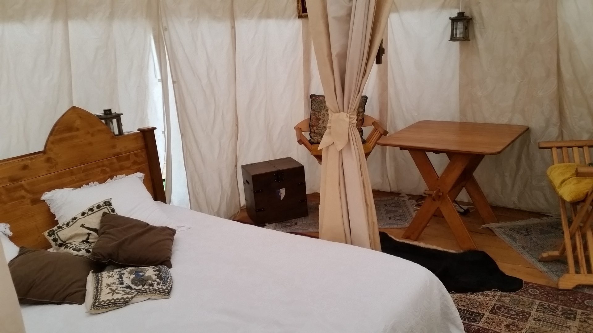 Les Nuitées d'Antan est un camping avec tente insolite gay friendly à La Ciotat dans les Bouches du Rhône