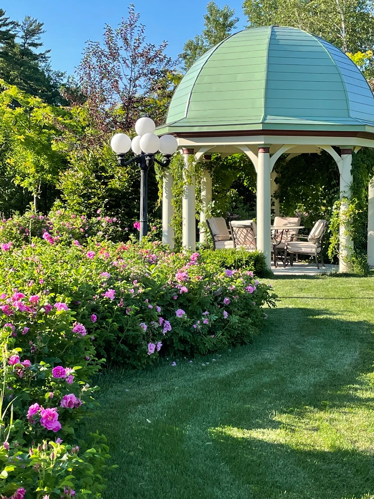 Manoir Chamberland est une maison d'hôtes gay friendly à Montebello dans l'Outaouais