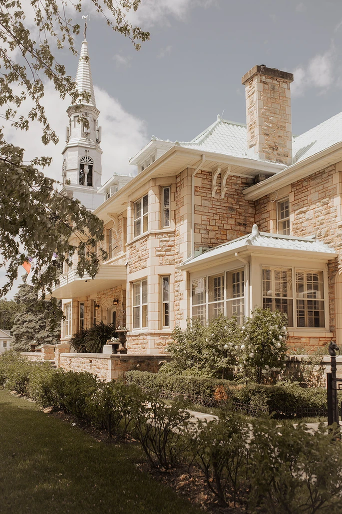 Manoir Chamberland est une maison d'hôtes gay friendly à Montebello dans l'Outaouais