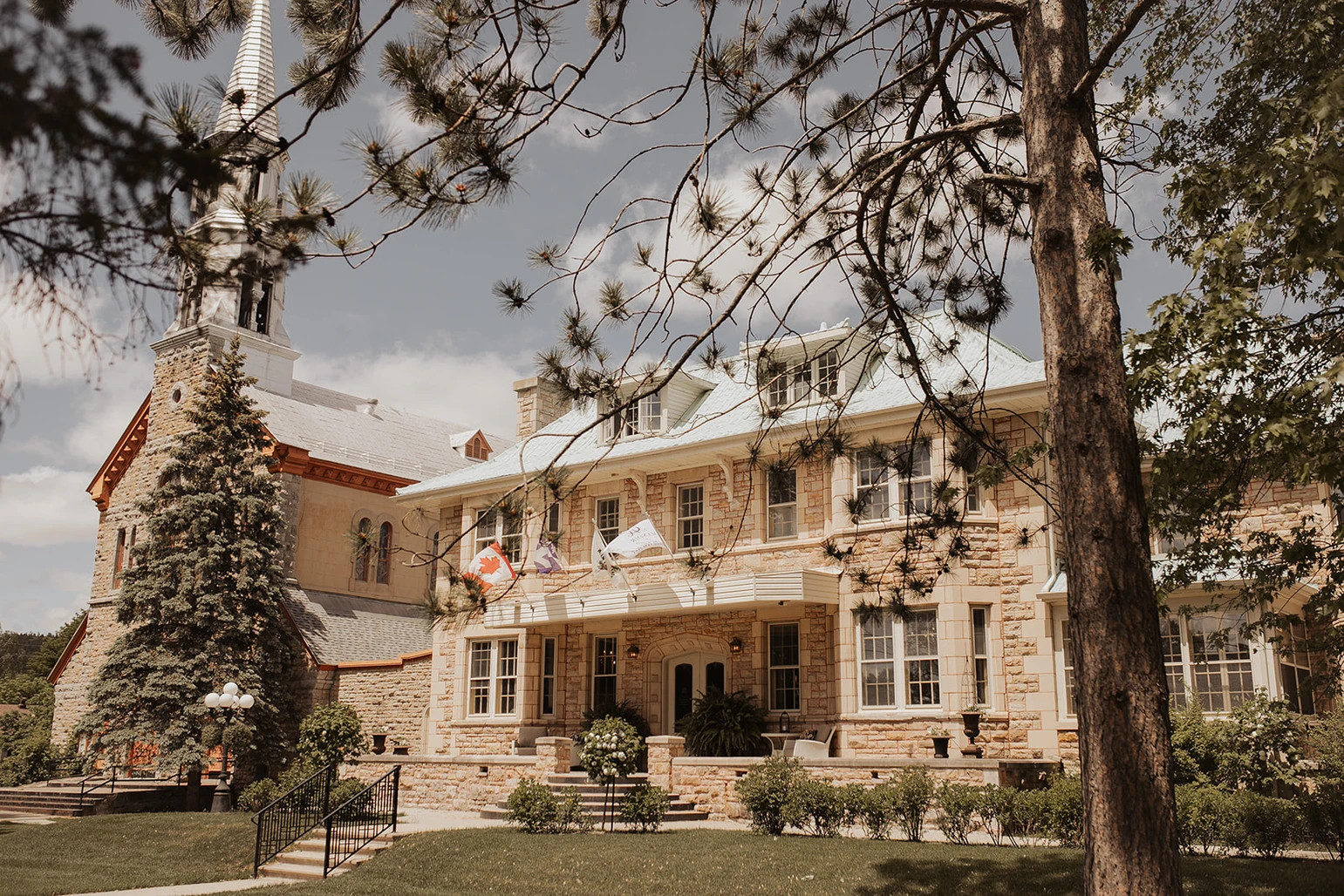 Manoir Chamberland est une maison d'hôtes gay friendly à Montebello dans l'Outaouais