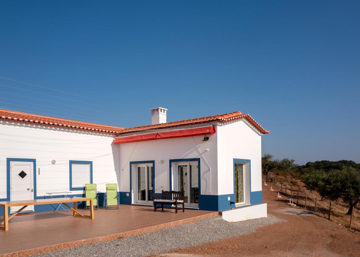 Monte Anna Naturist B&B est une maison d'hôtes naturiste et naturiste à Vila Verde de Ficalho proche de Serpa au Portugal