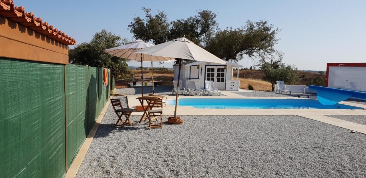 Monte Anna Naturist B&B est une maison d'hôtes naturiste et naturiste à Vila Verde de Ficalho proche de Serpa au Portugal