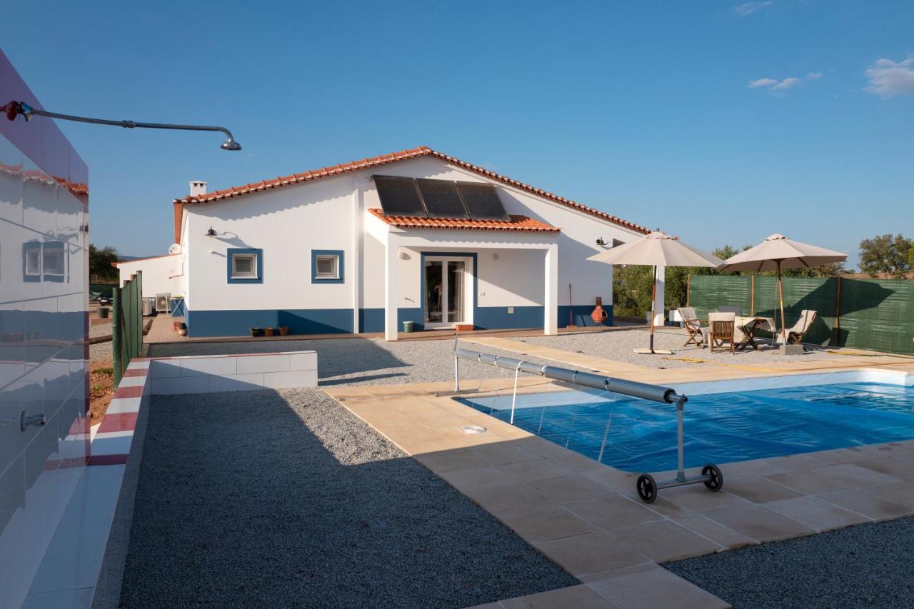 Monte Anna Naturist B&B est une maison d'hôtes naturiste et naturiste à Vila Verde de Ficalho proche de Serpa au Portugal