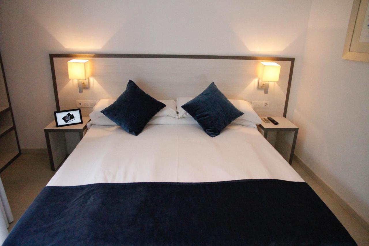 Parrots Hotel Sitges est un hôtel LGBT de Sitges proche de la plage gay.