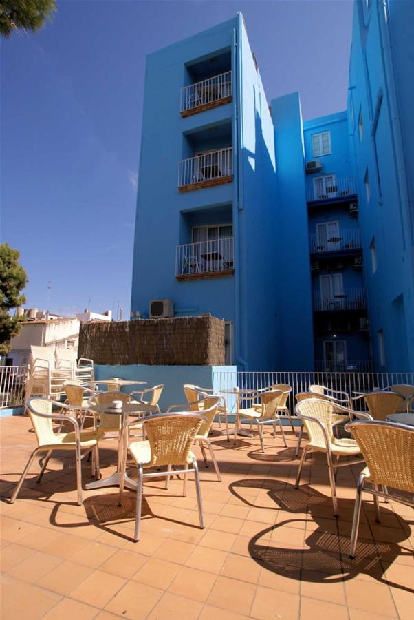 Parrots Hotel Sitges est un hôtel LGBT de Sitges proche de la plage gay.