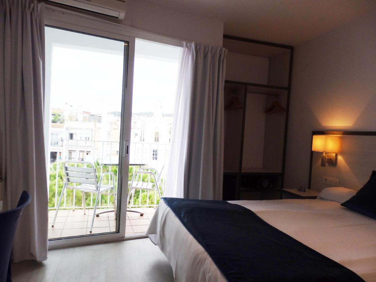 Parrots Hotel Sitges est un hôtel LGBT de Sitges proche de la plage gay.